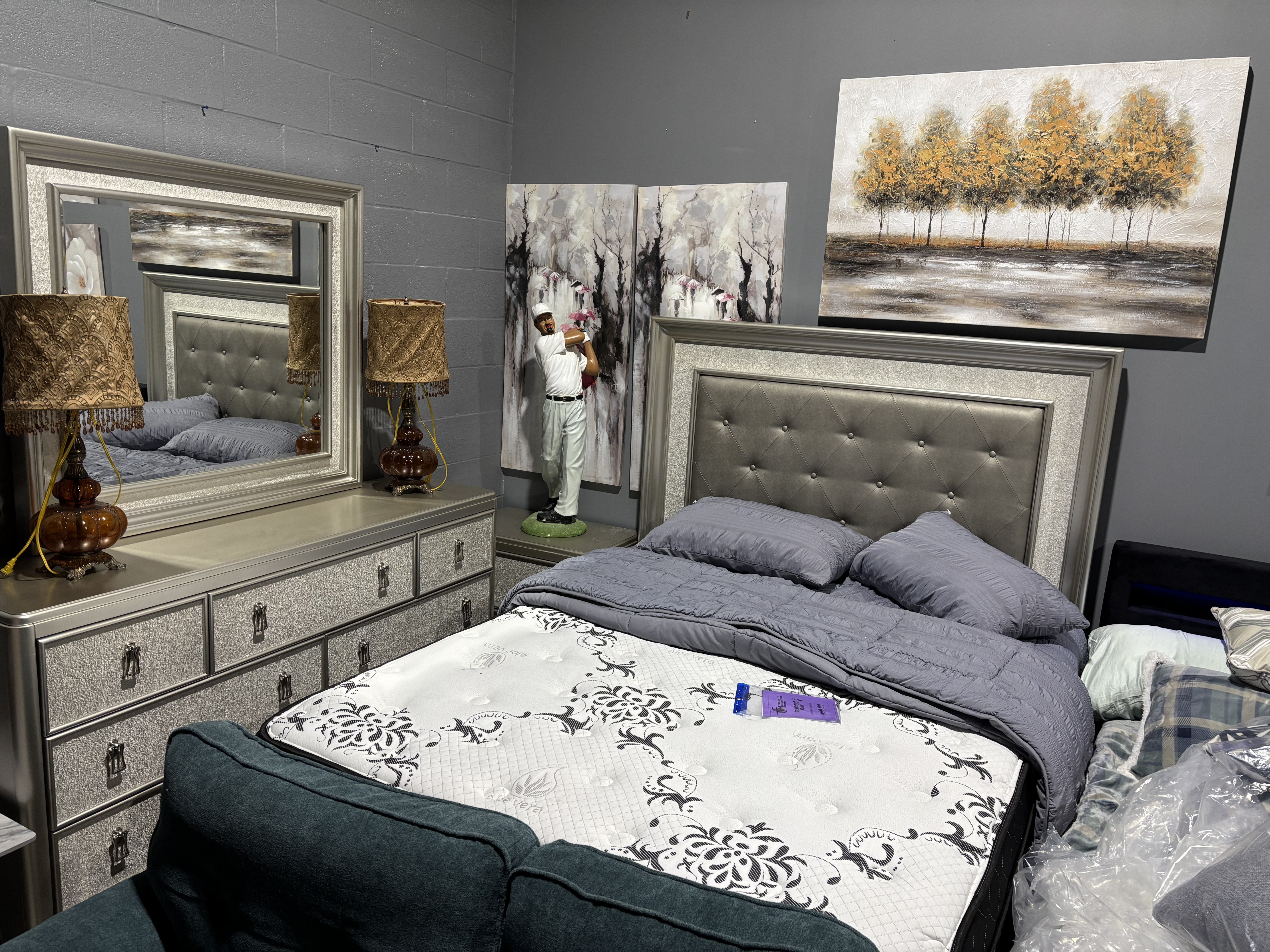 TFMQBSET9 Queen Bed, Night Table, Dresser Mirror